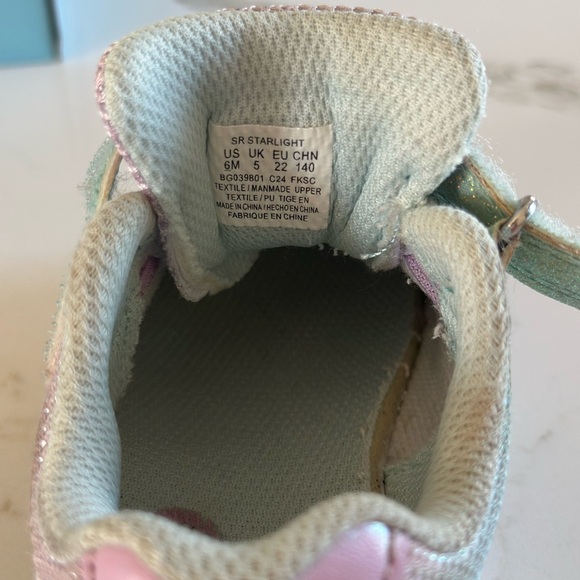 Girls Stride Rite’s size 6 - Picture 8 of 9